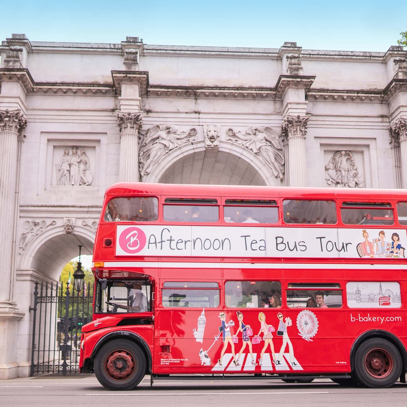 London experience gifts: Classic Afternoon Tea Bus Tour
