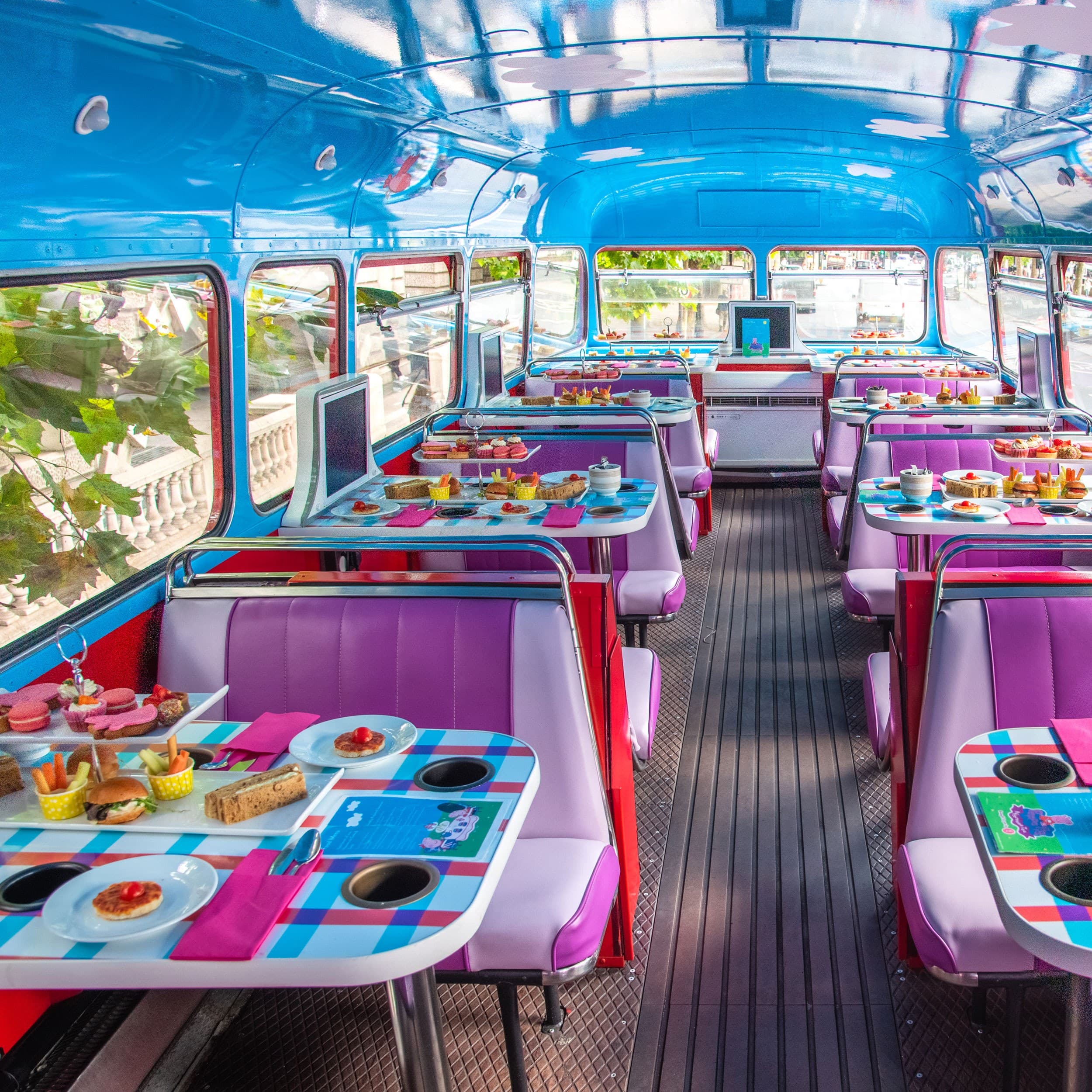 Best London sightseeing bus tours - Brigit's Bakery Peppa Pig Bus Tour