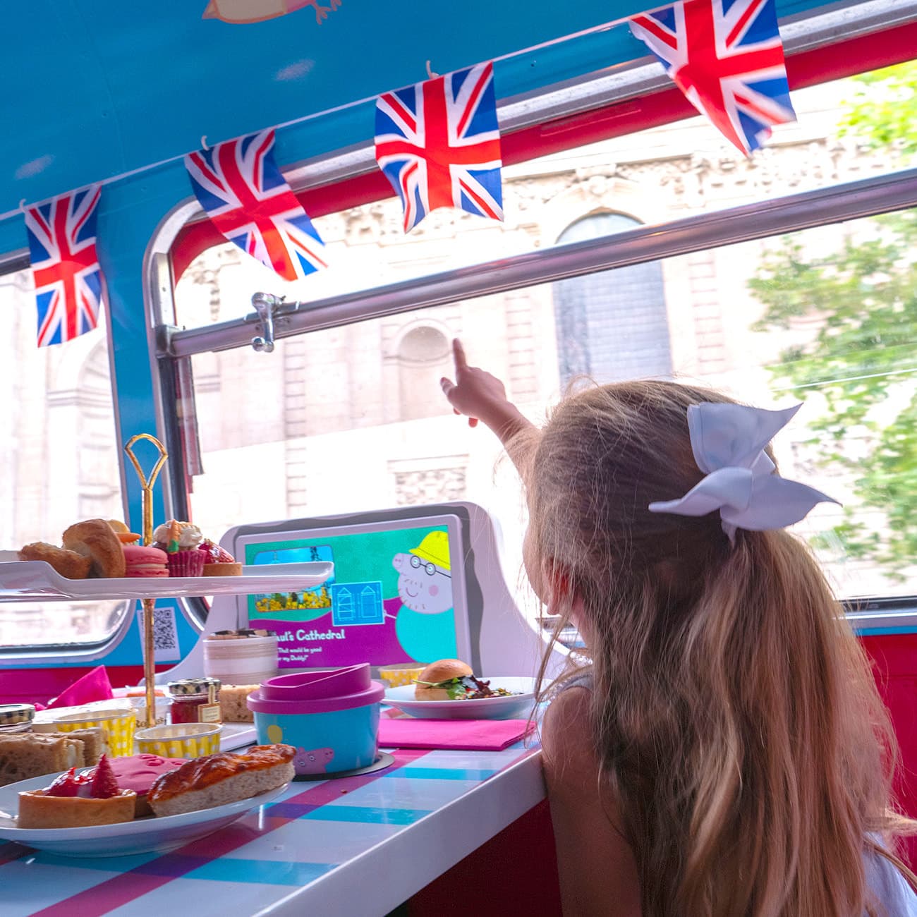 things to do in London for kids: Peppa Pig Bus Tour